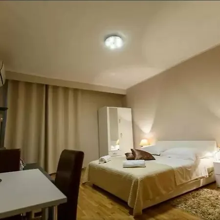 And Golden Gate Apartment